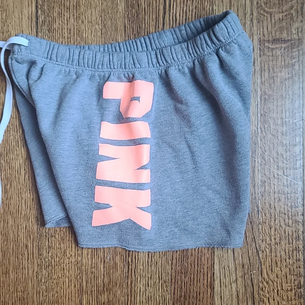 Pink sweat shorts - Picture 3 of 3